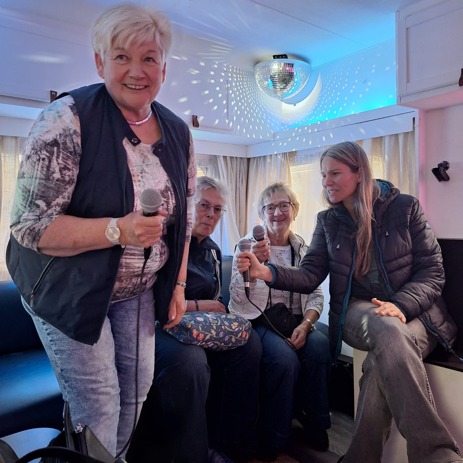 Karaoke im Bus